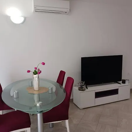 Apartment By The Sea Nska, Krk - 21205 Malinska